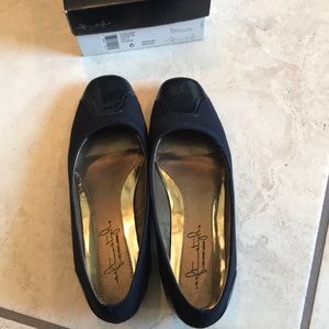 Comfortable Navy Pumps. Gently used.
